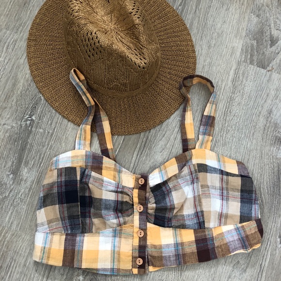 Tops - Plaid button down Crop Top!